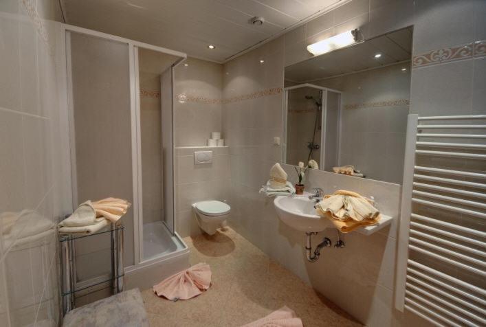 Postwirt Hotel Seeboden Room photo